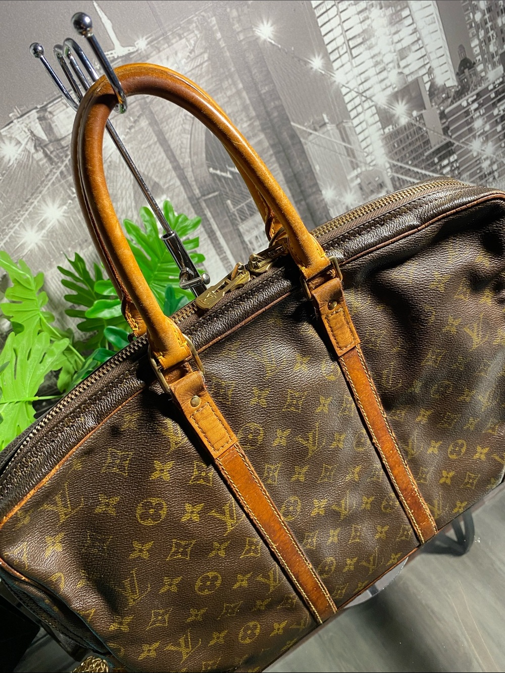 Authentic Vintage Louis Vuitton Brown Monogram Canvas Weekender/Document Bag - Picture 7 of 16